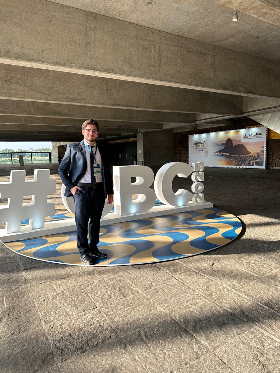 Lucas Delgado at the CBC 2025 sign, Rio de Janeiro