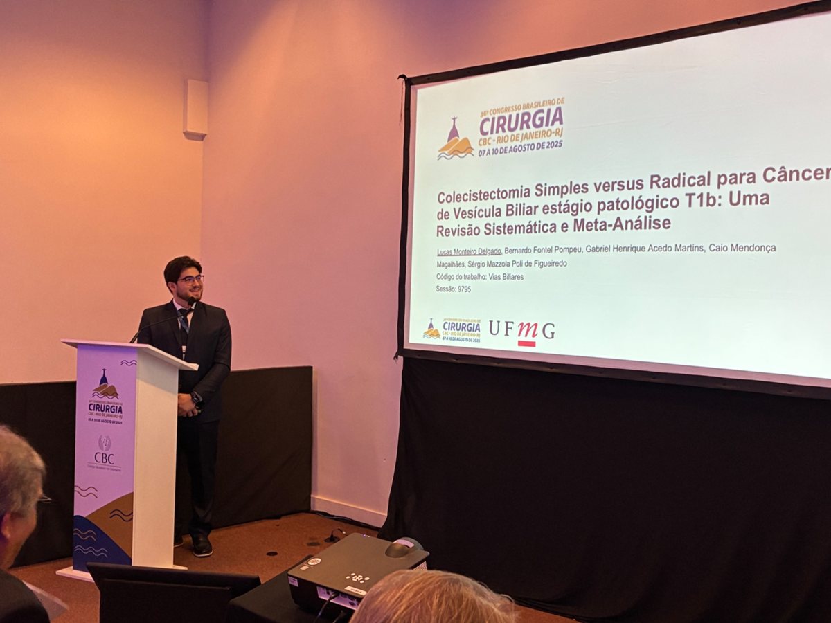 Lucas Delgado presenting the T1b gallbladder cancer meta-analysis at the 36th Brazilian Congress of Surgery