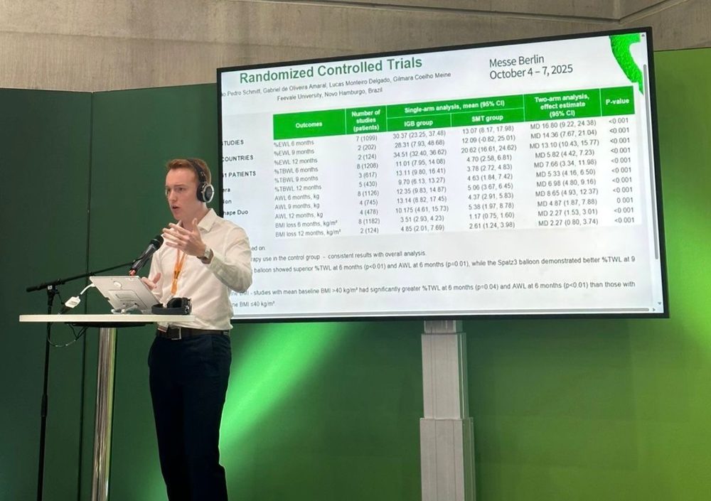 Presentation of the intragastric balloon meta-analysis at UEG Week 2025, Messe Berlin